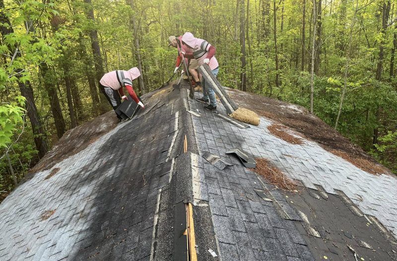 Worn asphalt roof on a NW Georgia home before replacement by Roof Works